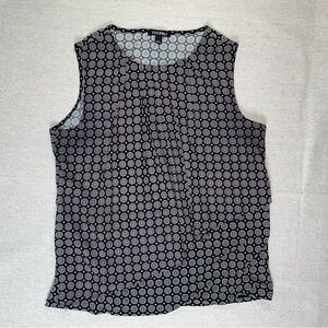 Roz & Ali | Black & White Medallion Print Sleeveless Top | Large